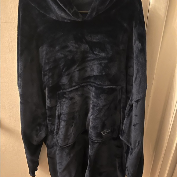 The Comfy Oversized Navy Blue Blanket Sweatshirt - Picture 4 of 4